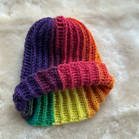 Kids OS Rainbow Beanie Handmade Beautiful Rainbow Ombré Pattern NWOT - Picture 2 of 10
